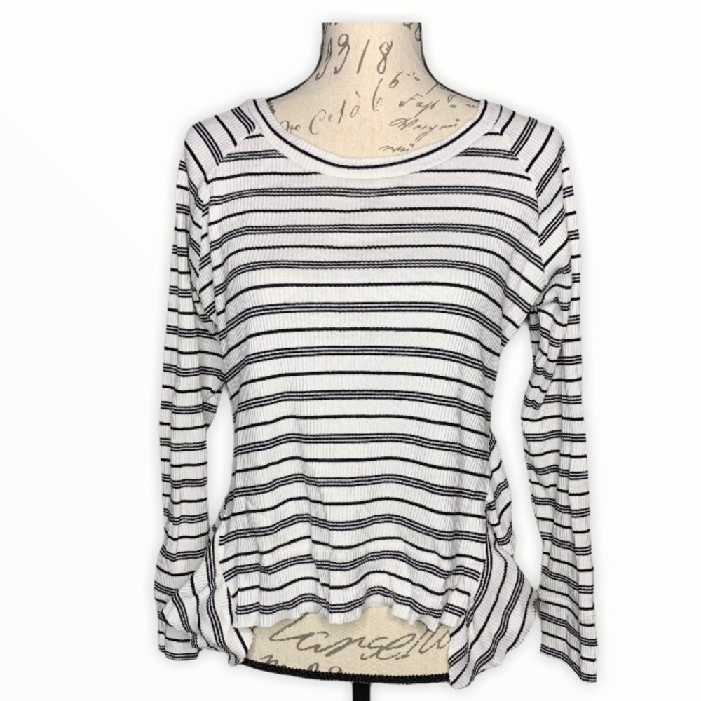 Gianni Bini Long Sleeve Ruffle Detail Knit Top